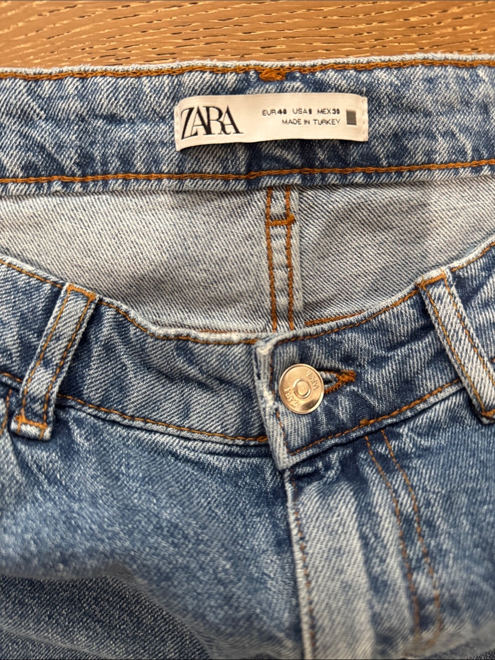 Zara High Rise Wide Leg Jeans Medium Blue Wash NWT Size 8 - Picture 3 of 7